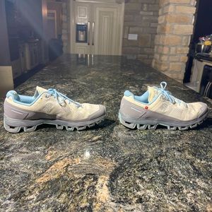 On cloud venture Womens trail running shoes